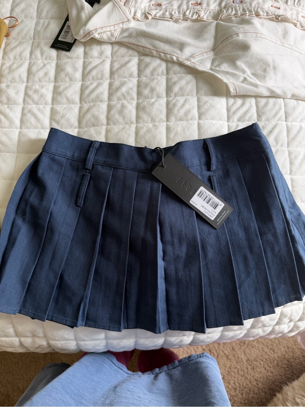 Lioness Endless skirt in Navy BNWT